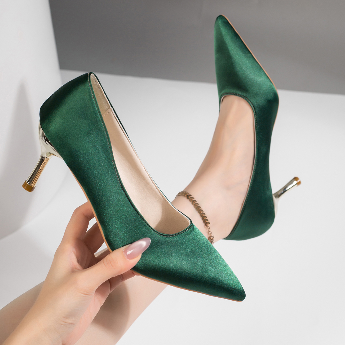 Court Heel Pointed - Scarpe eleganti da donna, in raso